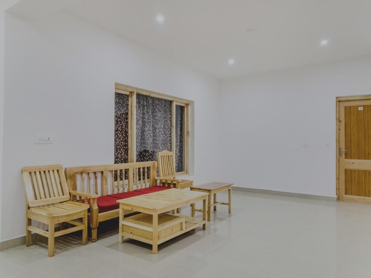 Oyo 72466 Hotel Yuvraj Shivpurī Buitenkant foto